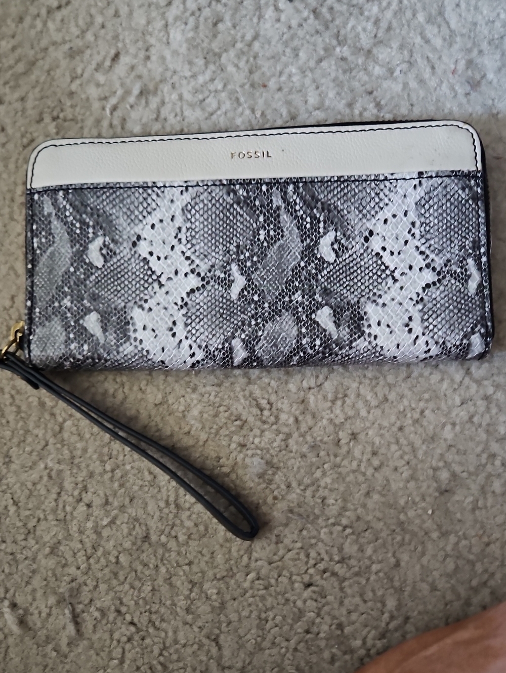 Fossil Gray and White Snake-Print Wristlet Wallet